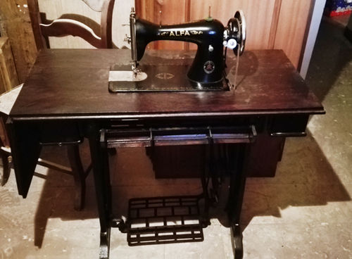 Máquina de coser Alfa años 60