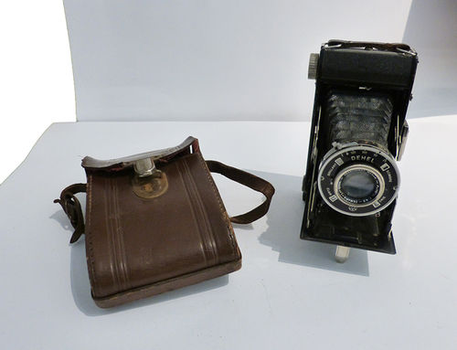 Dehel folding camera