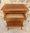 Antiguo mueble auxiliar: joyero / costurero