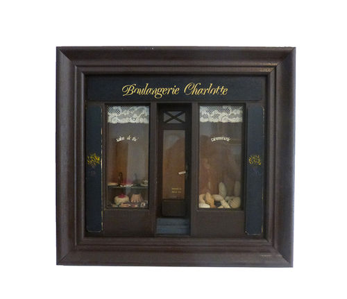 Diorama with a shop window of a bakery